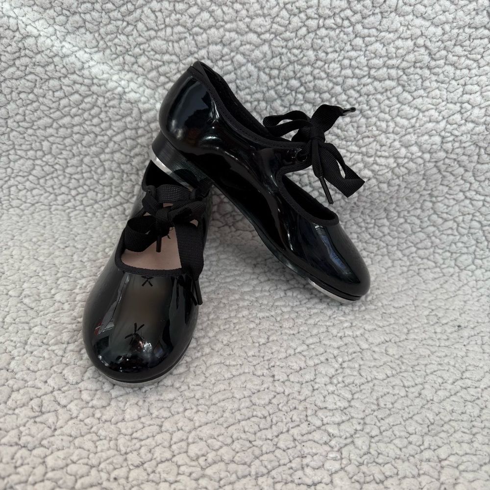 Girls capezio tap shoes size 1 wide